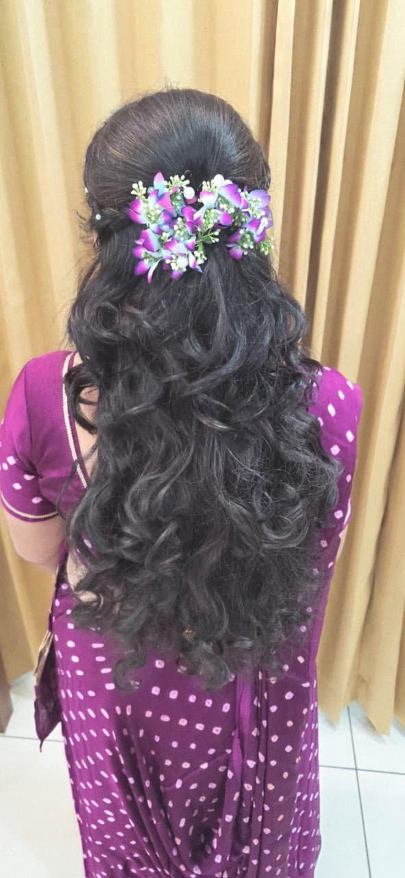 Beauty Salon in Narol