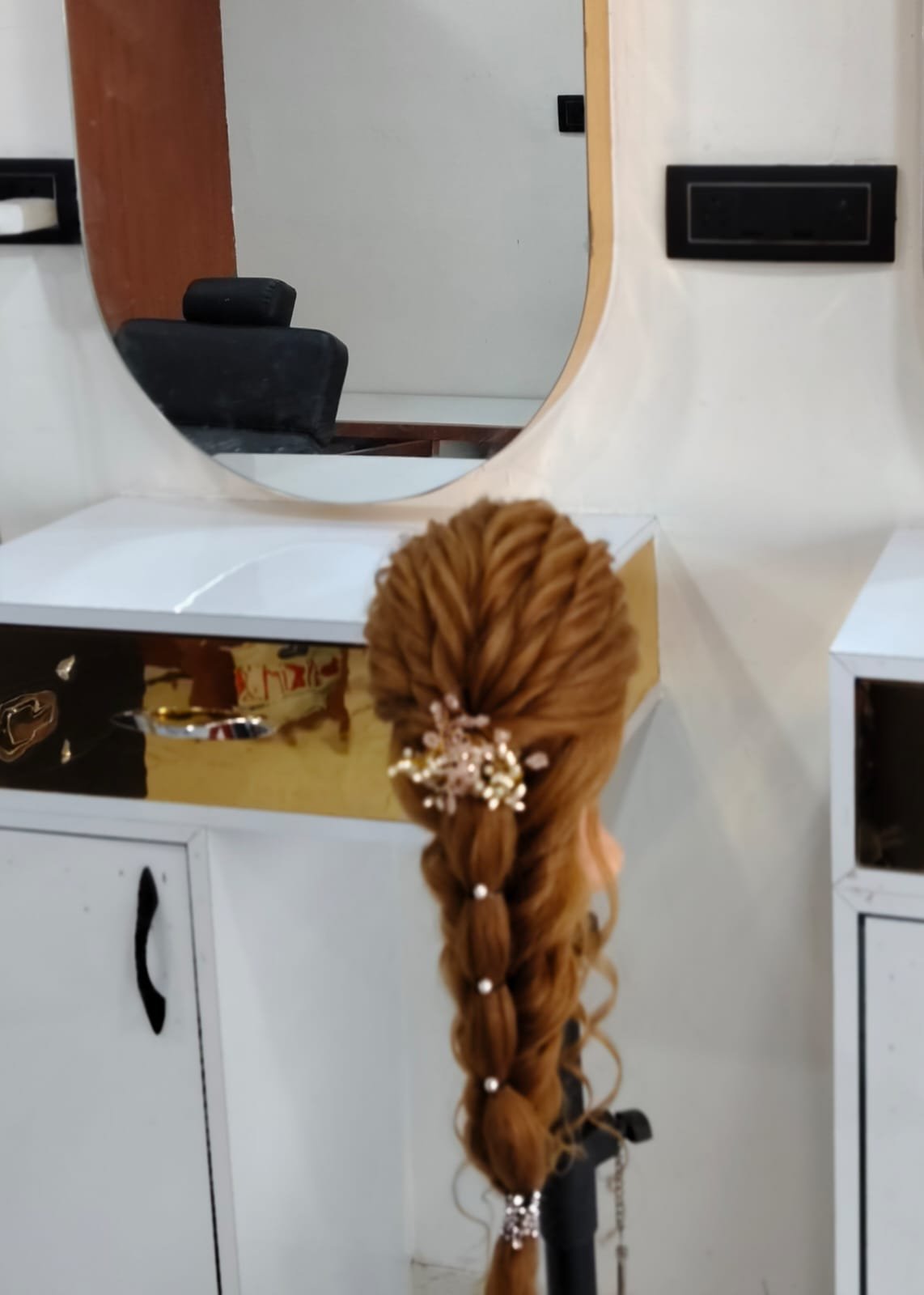 Beauty Salon in Narol