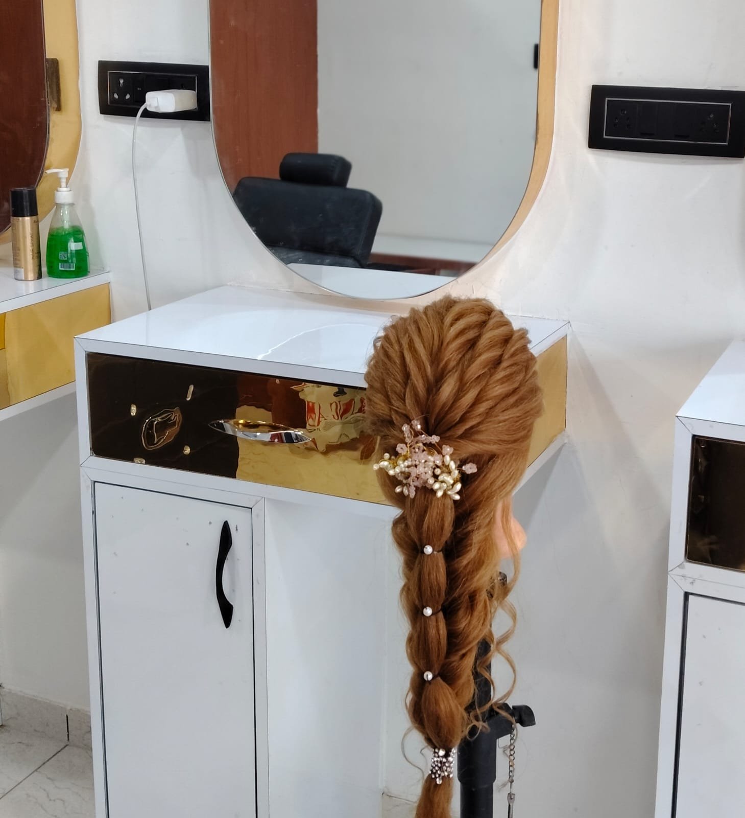 Ladies Beauty Parlour Ahmedabad