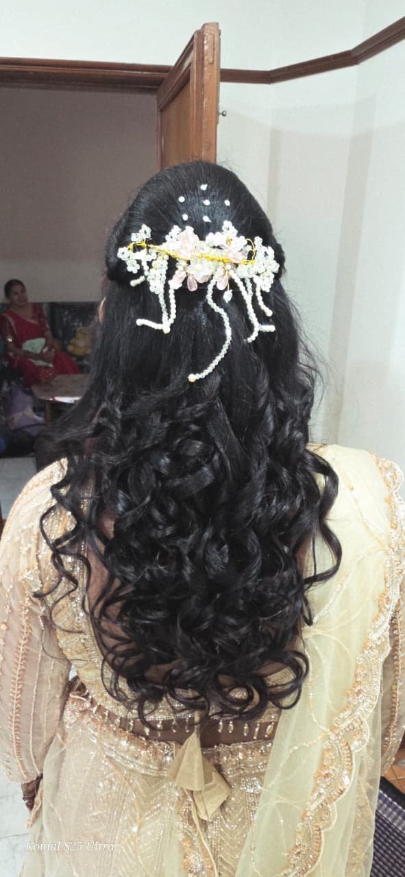 Beauty Parlour Narol